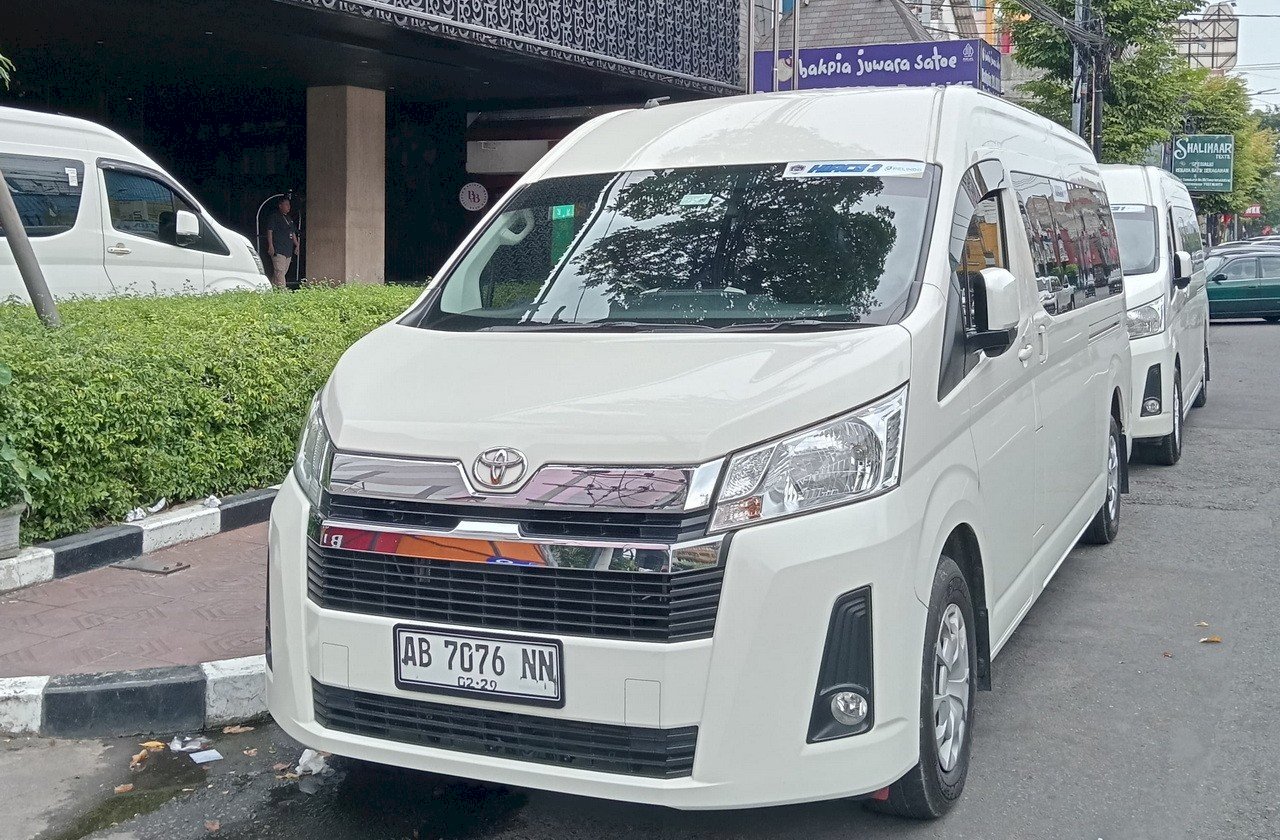 Panduan Memilih Sewa Hiace Jogja dengan Sopir Profesional