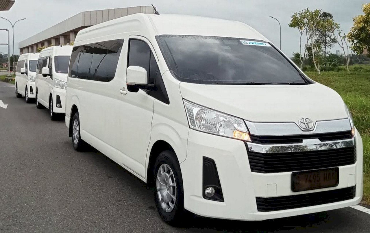 Sewa Hiace Jogja Bukan Cuma Harga, Tapi Siapa Supirnya! Panduan Lengkap Biar Gak Nyesal Booking Armada