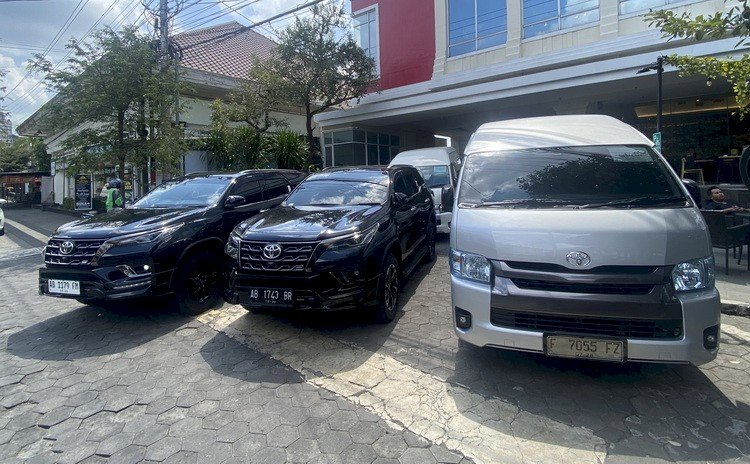 Sewa Mobil Jogja dengan Sopir & BBM | Nyaman, Aman, dan Profesional